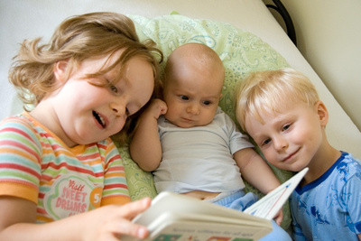Veronika's reading of Sandra Boynton's 'Blue Hat, Green Hat' provokes smiles, uncertainty